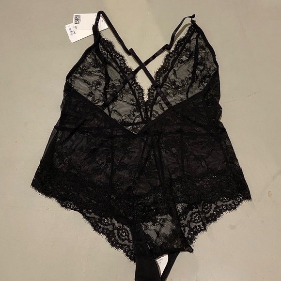 H&M lace thong bodysuit - Picture 2 of 3